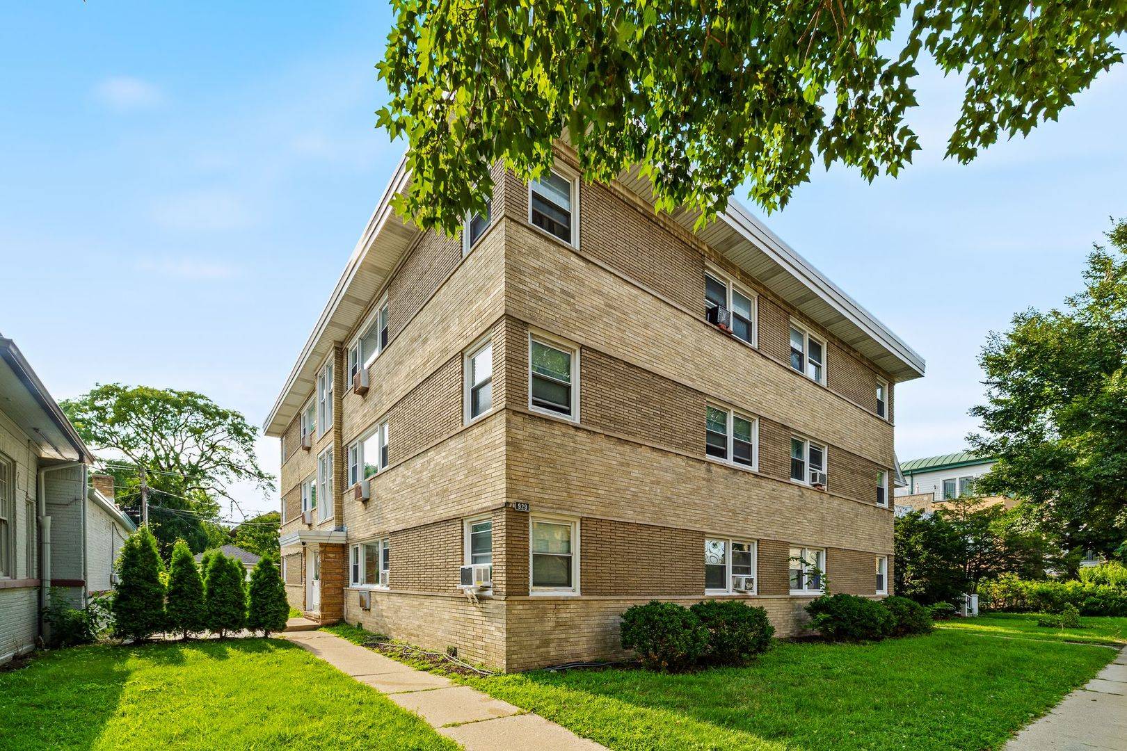 929 S Oak Park AVE #3NW, Oak Park, IL 60304