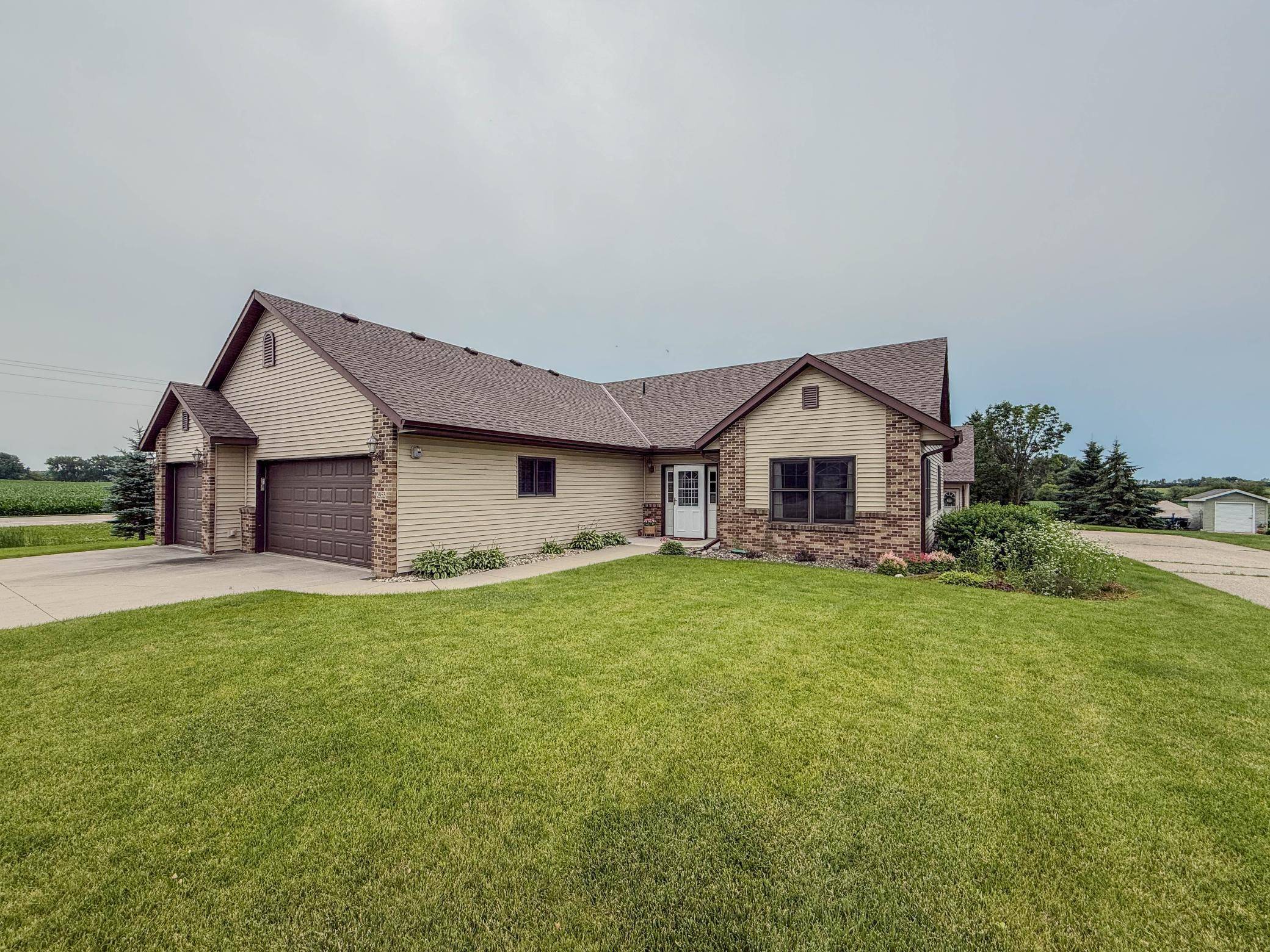 2953 9th AVE SE, Willmar, MN 56201