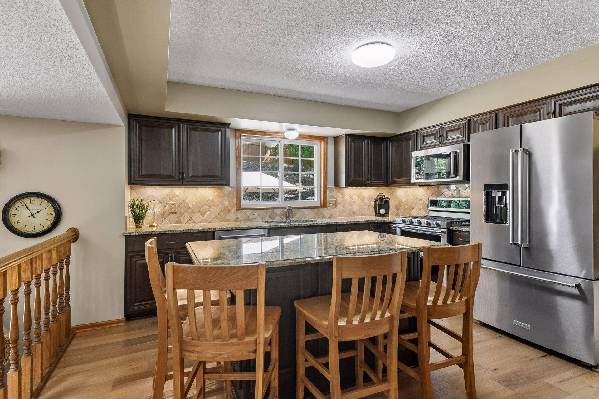 6601 Arlington CT, Chanhassen, MN 55317