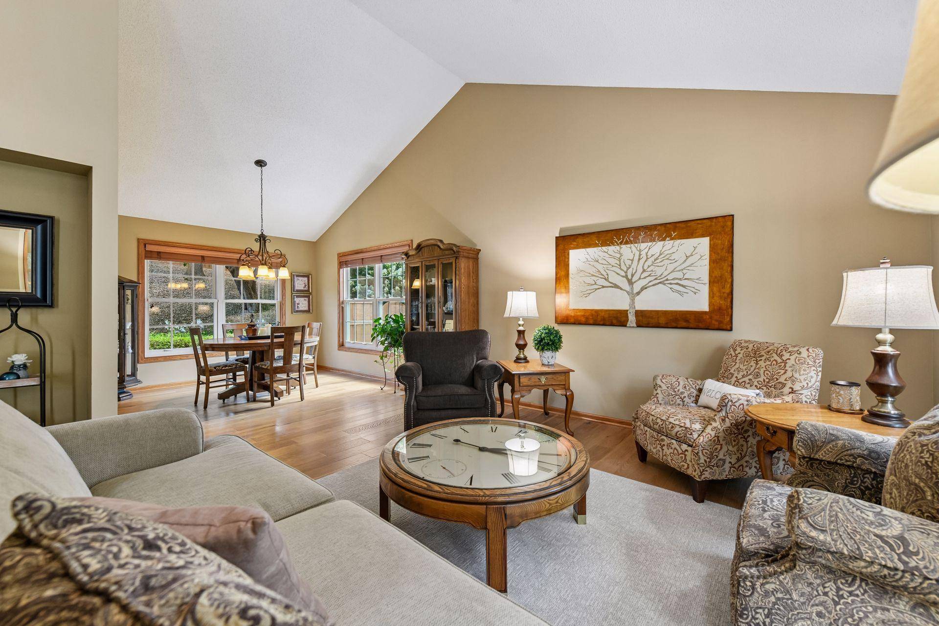 6601 Arlington CT, Chanhassen, MN 55317