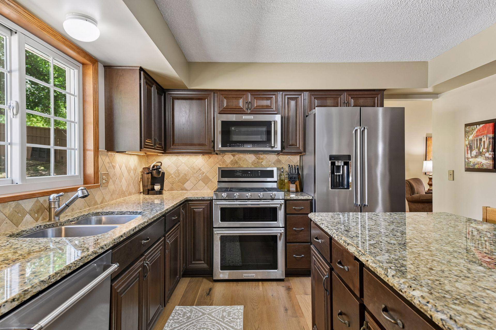 6601 Arlington CT, Chanhassen, MN 55317