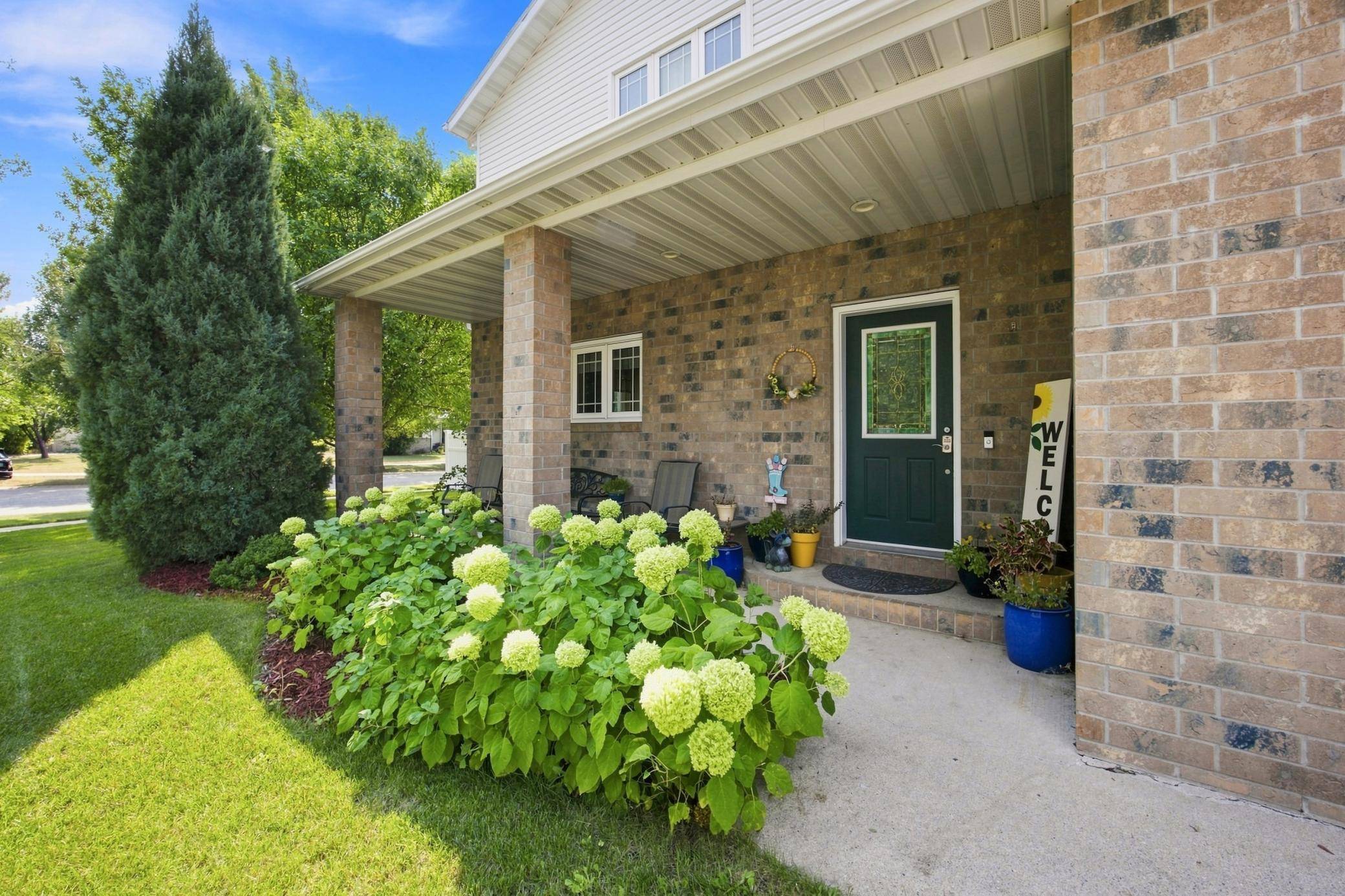 754 Wyndemere DR, West Fargo, ND 58078