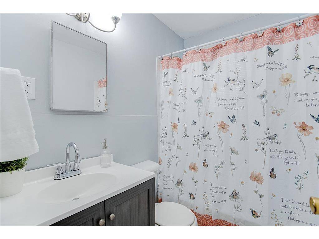 914 Burr ST, Saint Paul, MN 55130