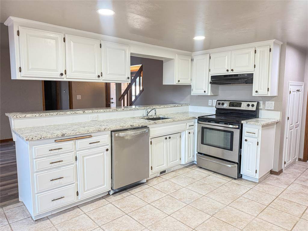 213 Woodbridge CIR, Edmond, OK 73012