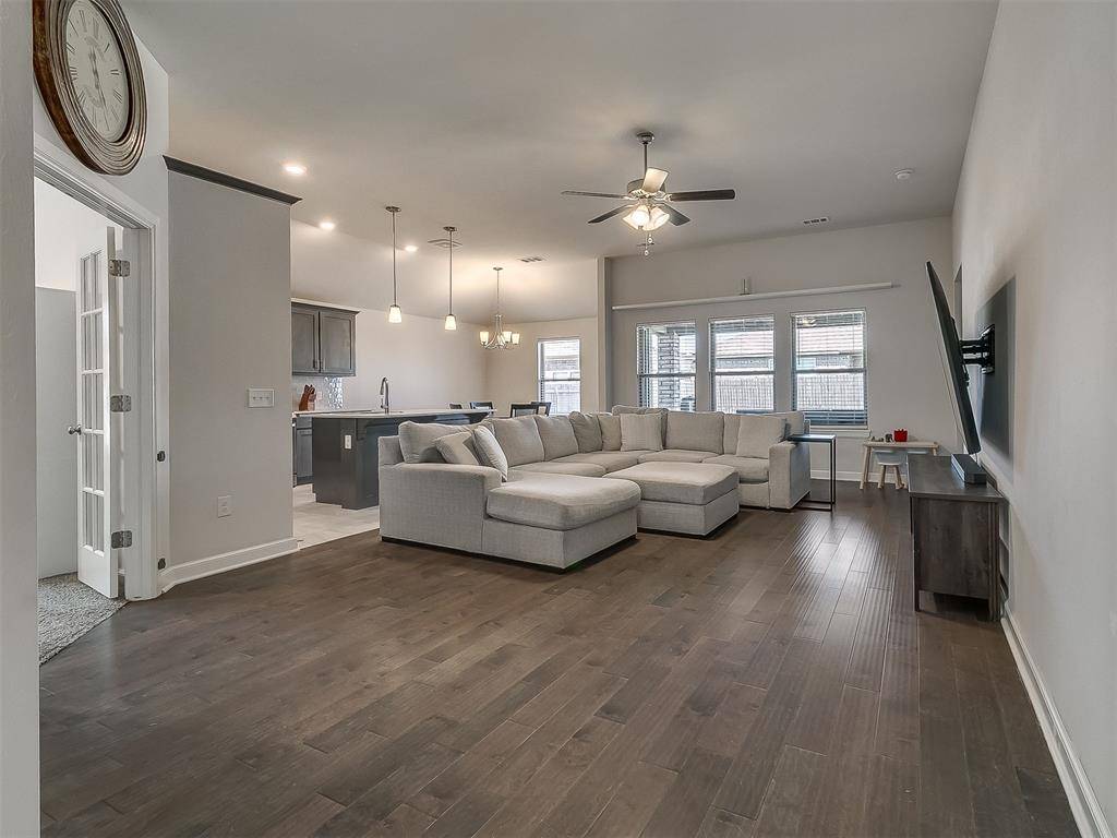 469 Nest CIR, Yukon, OK 73099