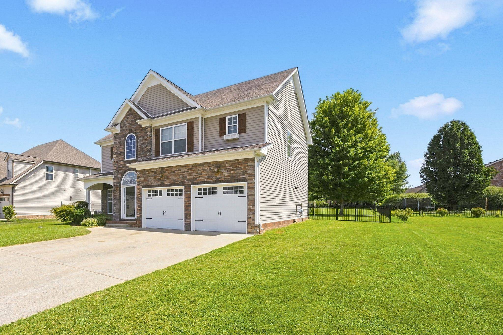 1093 Willow Cir, Clarksville, TN 37043