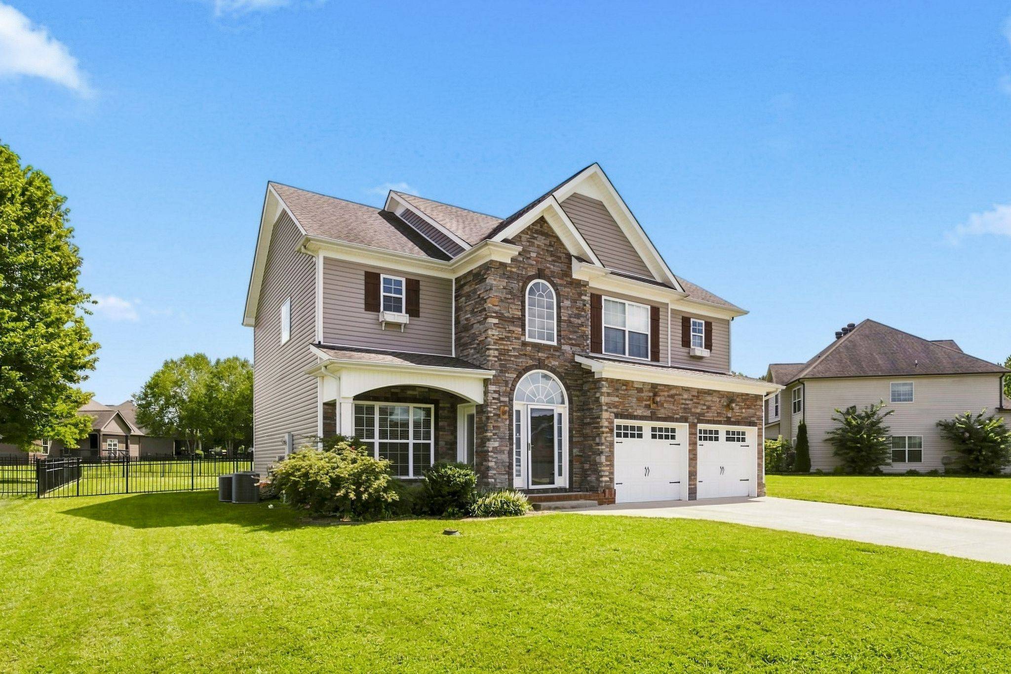 1093 Willow Cir, Clarksville, TN 37043