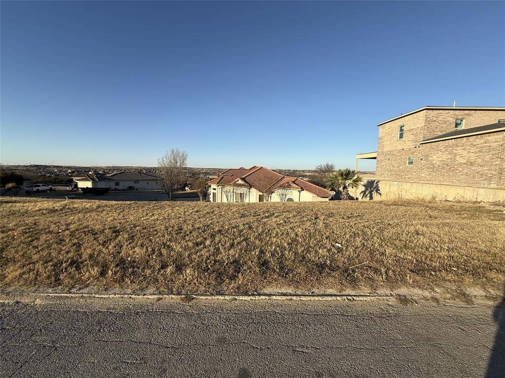 7705 Lakeview Circle, Fort Worth, TX 76179