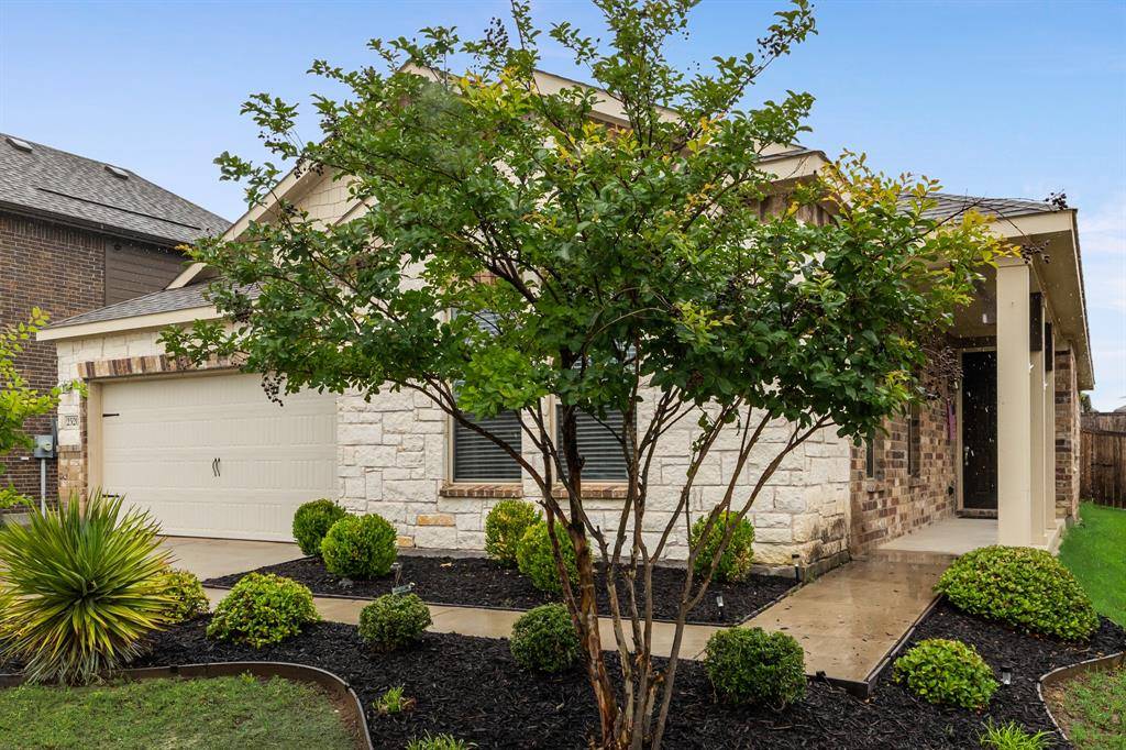 2520 Walker Avenue, Aubrey, TX 76227