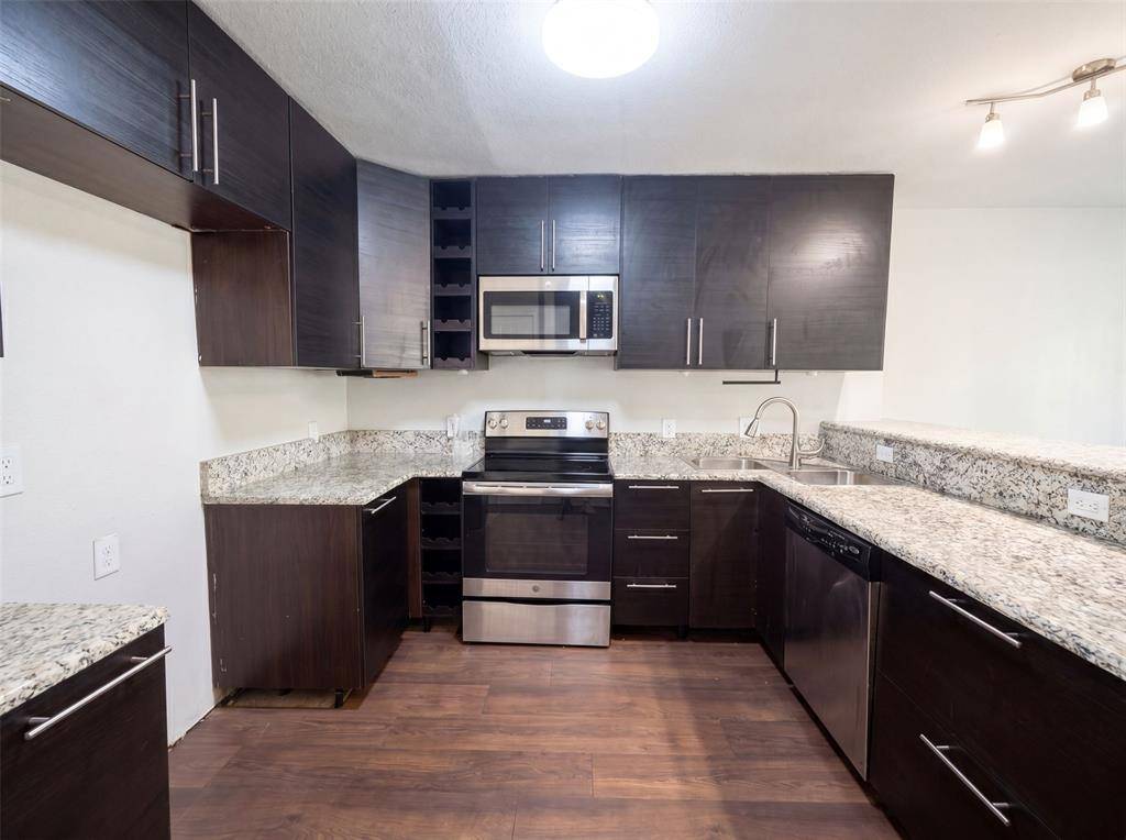 4526 S Horseshoe Trail, The Colony, TX 75056