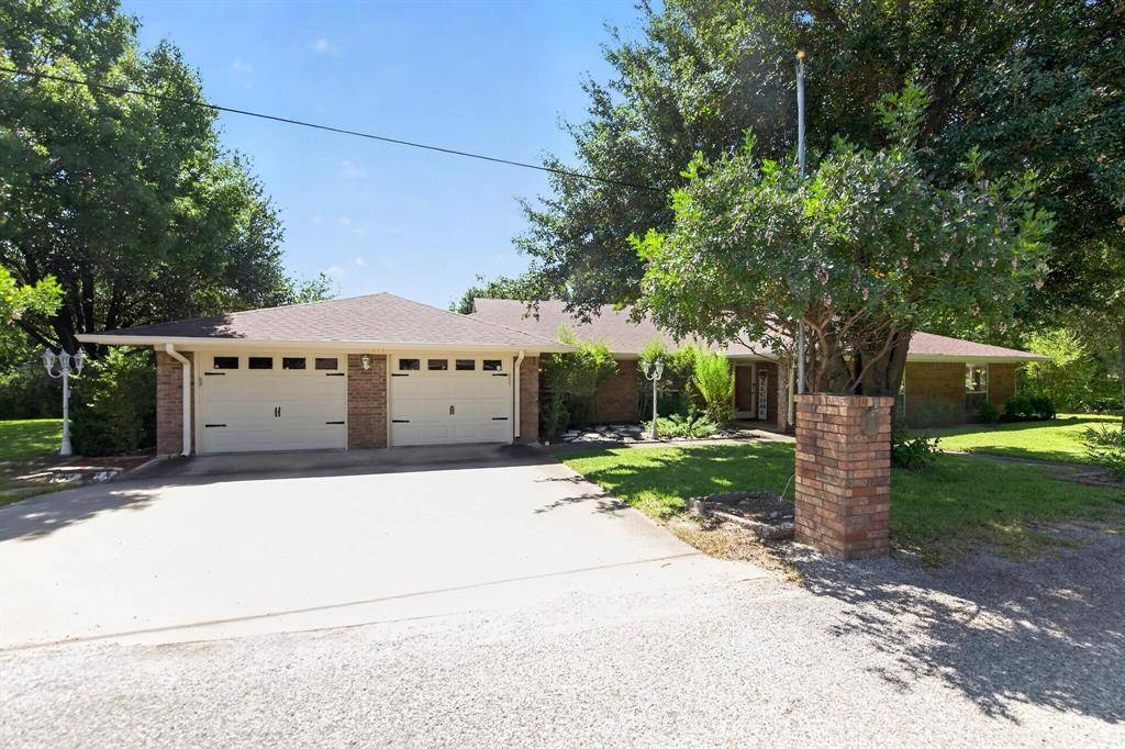 623 S Harbor Court, Granbury, TX 76048