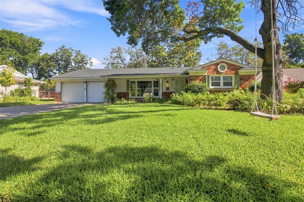 3552 Wosley Drive, Fort Worth, TX 76133