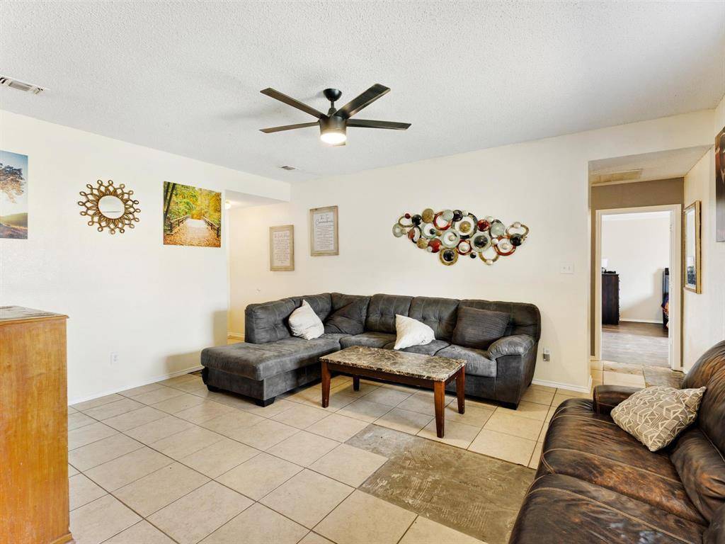 625 Linda Court, Joshua, TX 76058