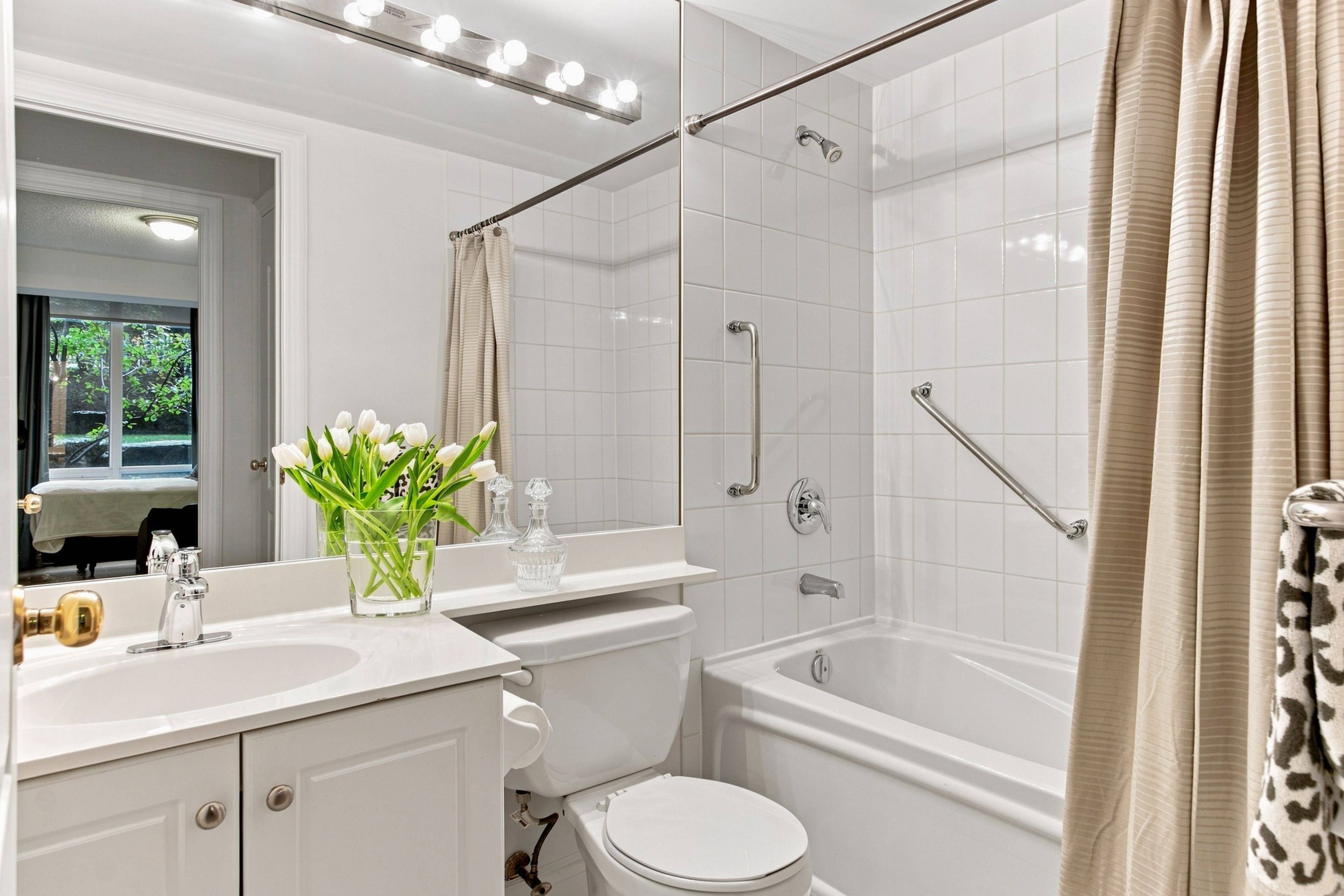 38 William Carson CRES #116, Toronto C12, ON M2P 2H2