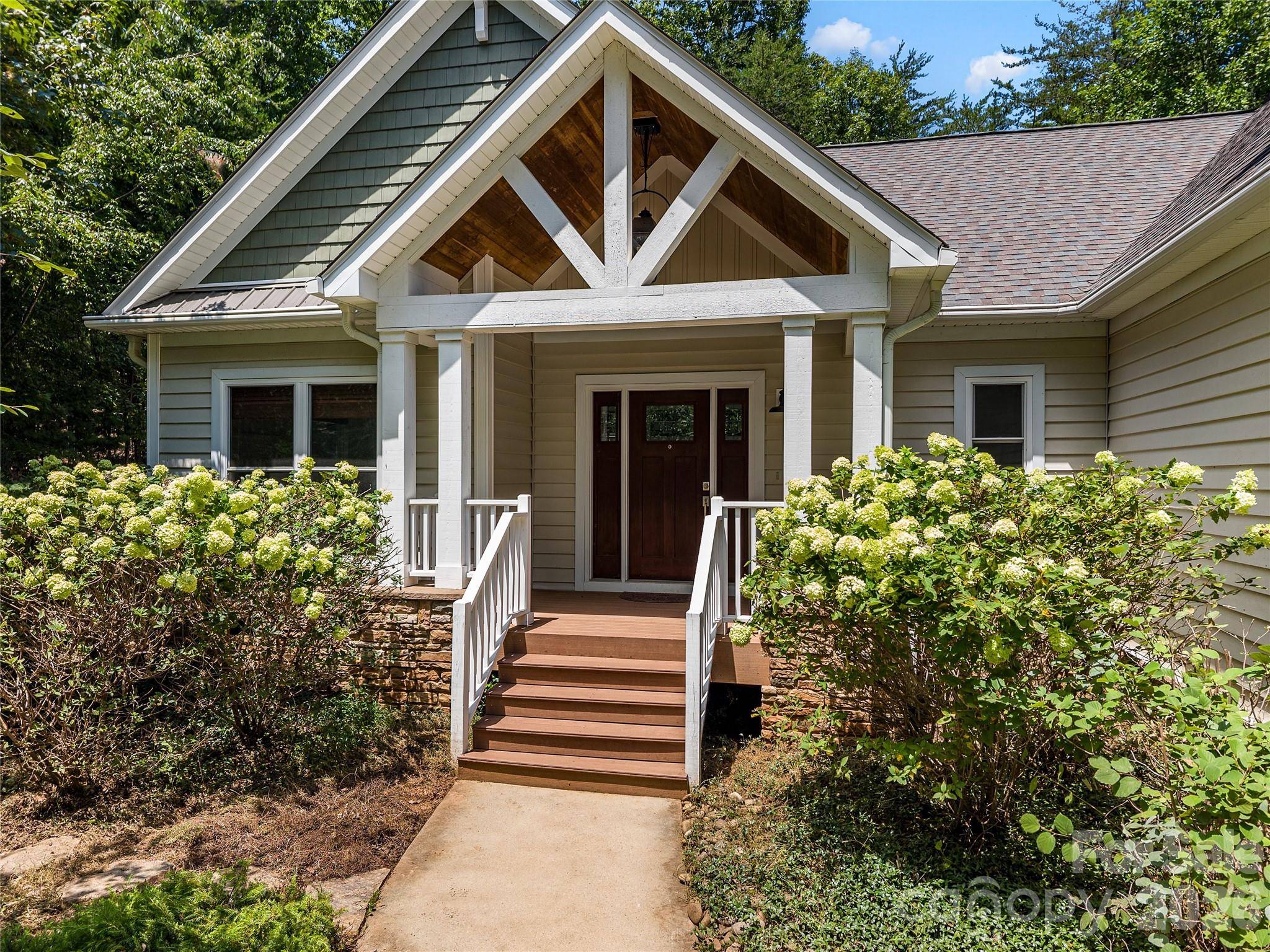 240 Persimmon Hill DR, Columbus, NC 28722