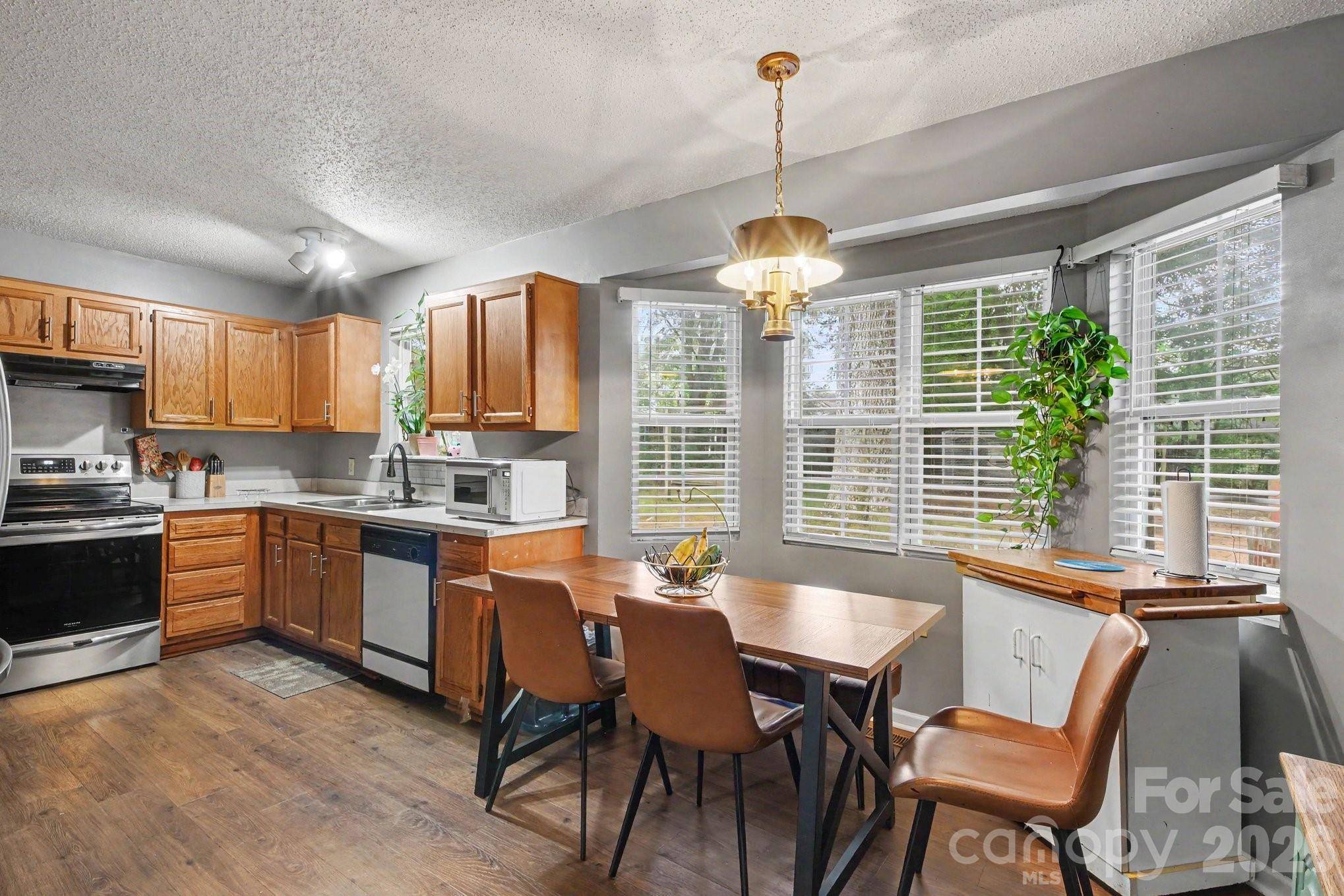 1209 S Juniper ST, Kannapolis, NC 28081