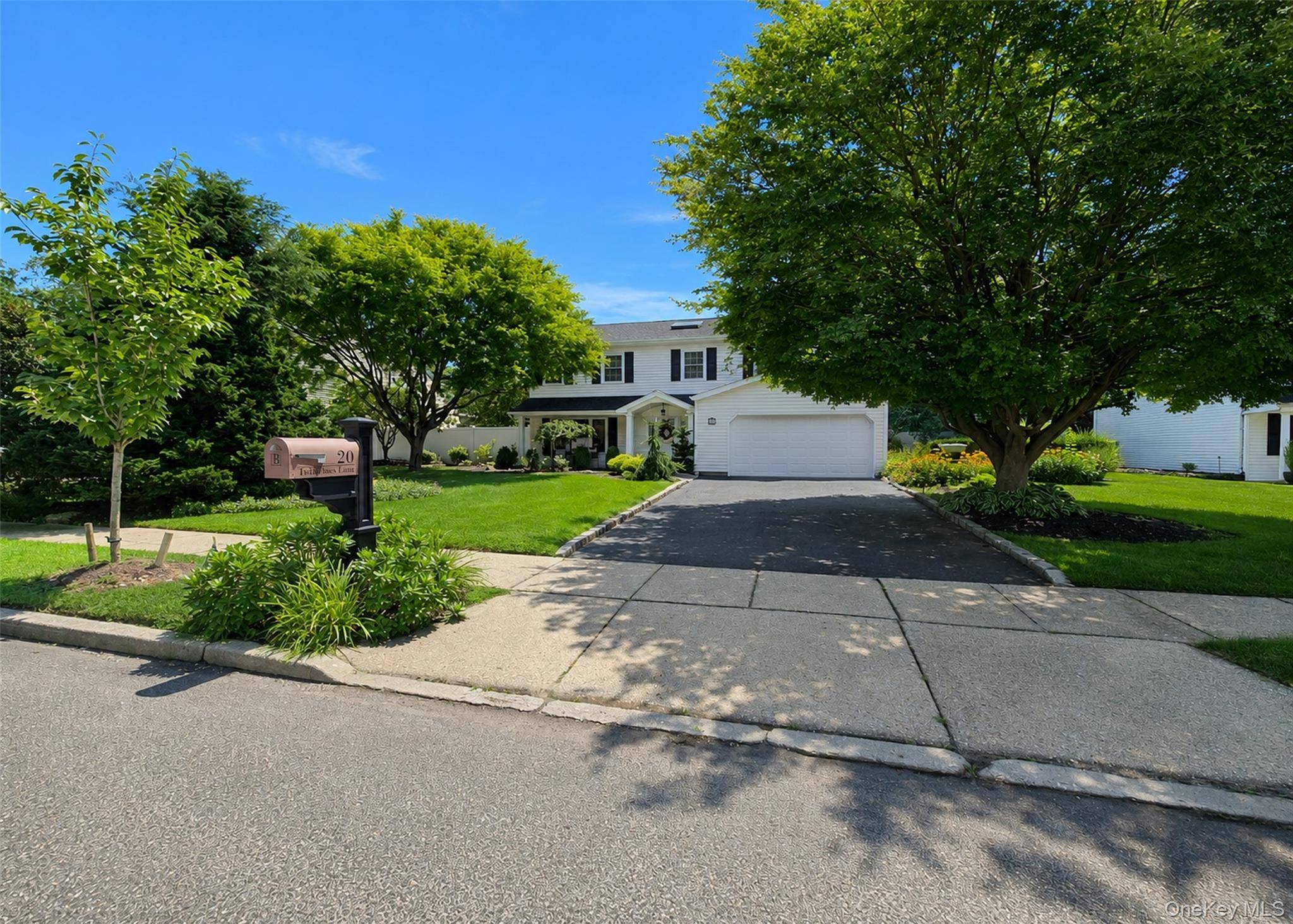 20 Tall Pines LN, Nesconset, NY 11767
