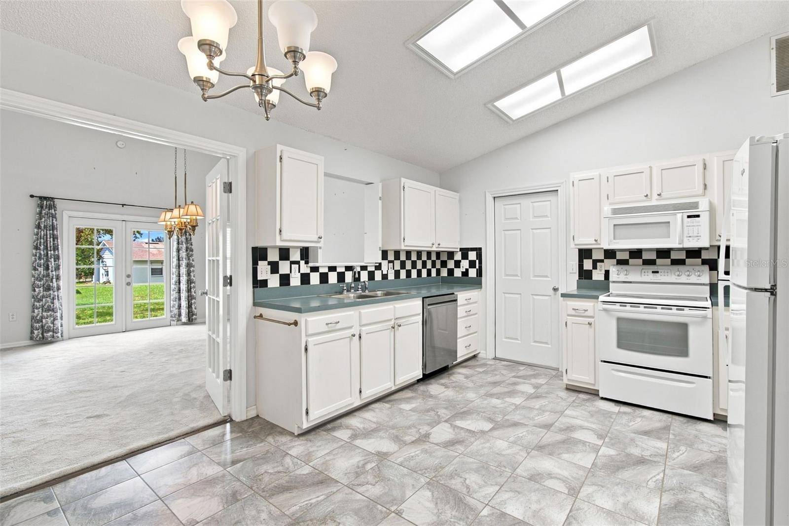 863 WISTERIA PL, Tavares, FL 32778
