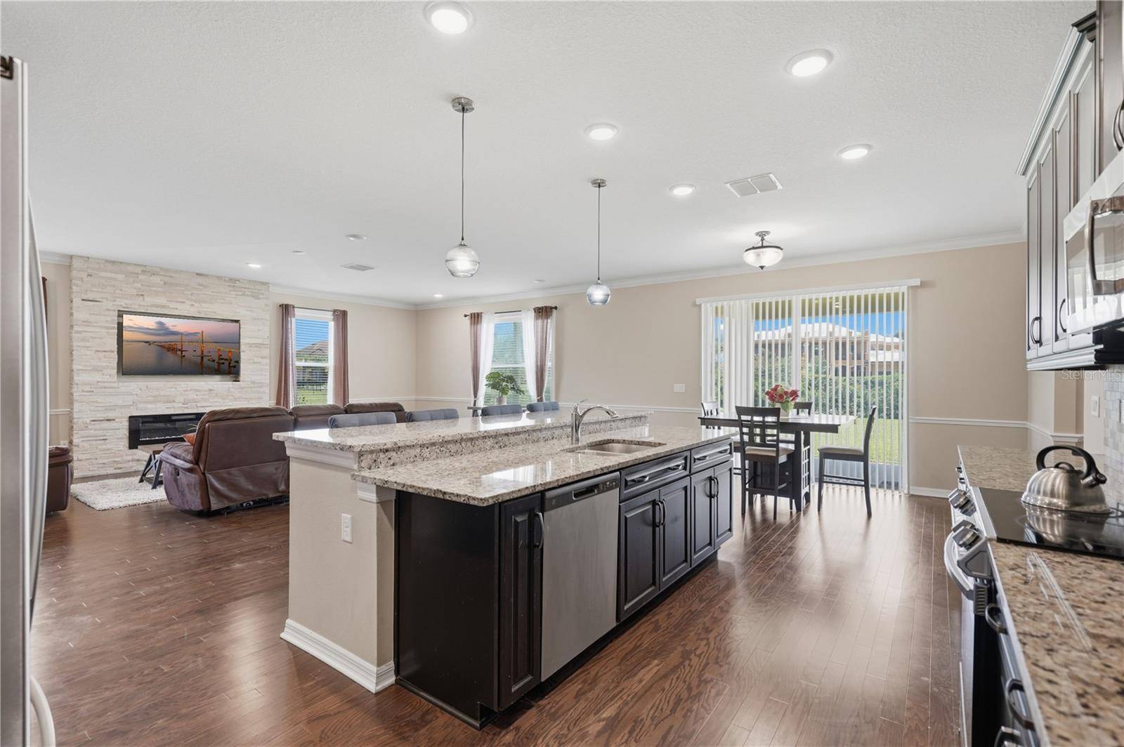 9307 PARISIAN CT, Seffner, FL 33584
