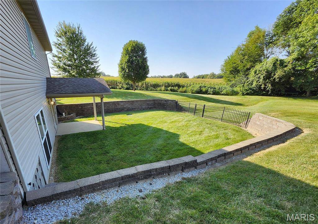 2033 Grandview DR, St Jacob, IL 62281