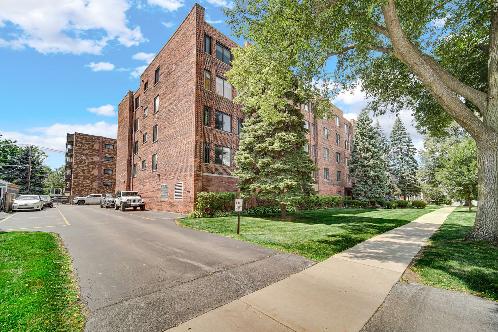 110 S Dunton AVE #2E, Arlington Heights, IL 60005