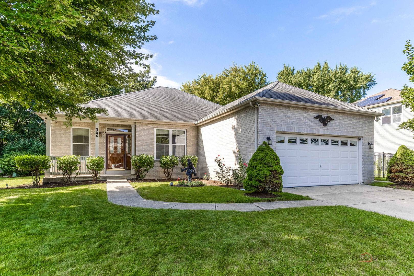 306 Greenview LN, Lake Villa, IL 60046