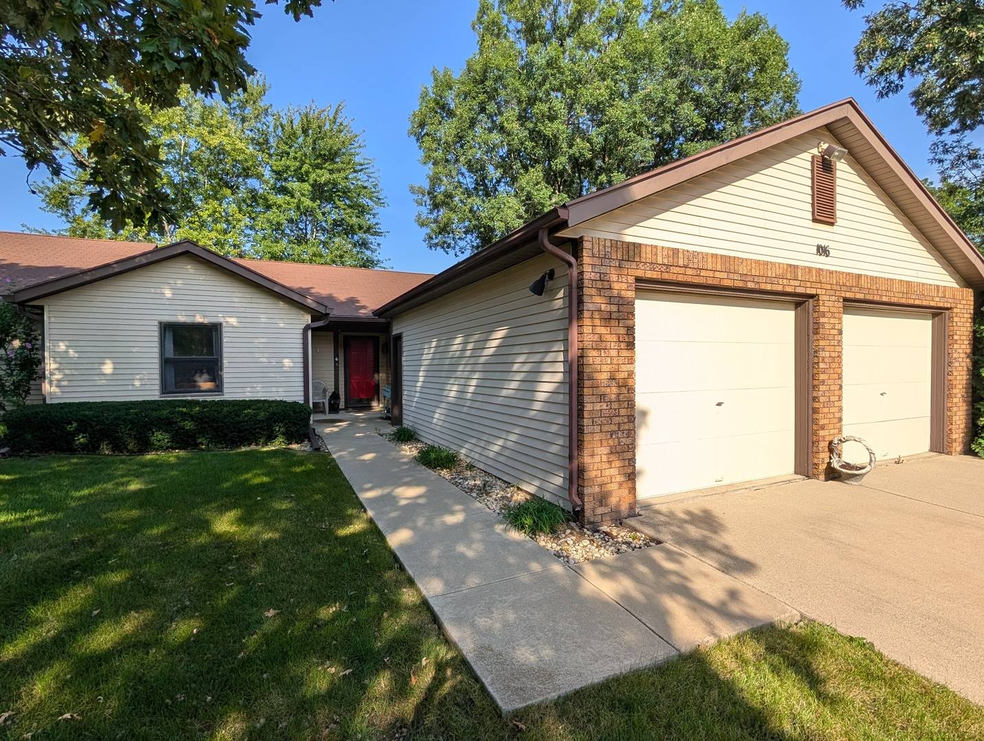 1016 Baxter LN #1, Freeport, IL 61032