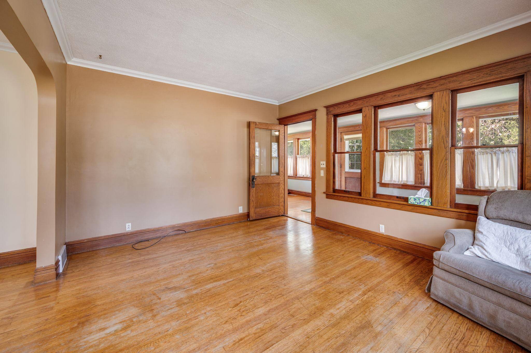 315 W 6th ST, Blue Earth, MN 56013