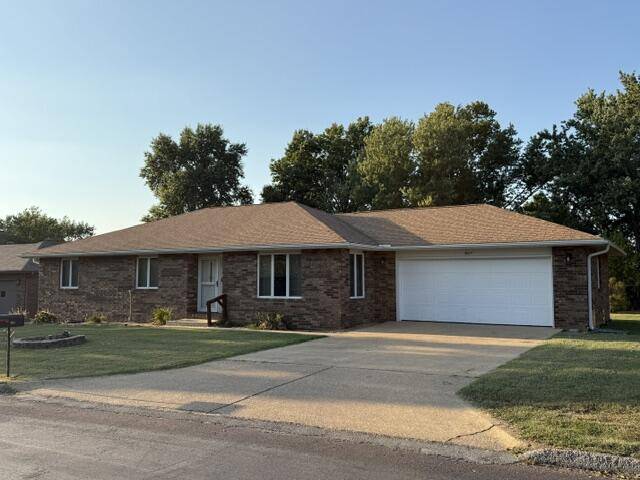 807 E 16th ST, Mountain Grove, MO 65711