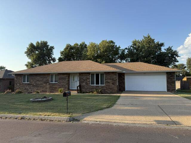 807 E 16th ST, Mountain Grove, MO 65711