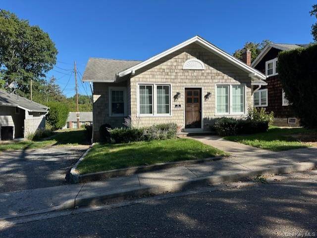39 hillside AVE, Glenwood Landing, NY 11547