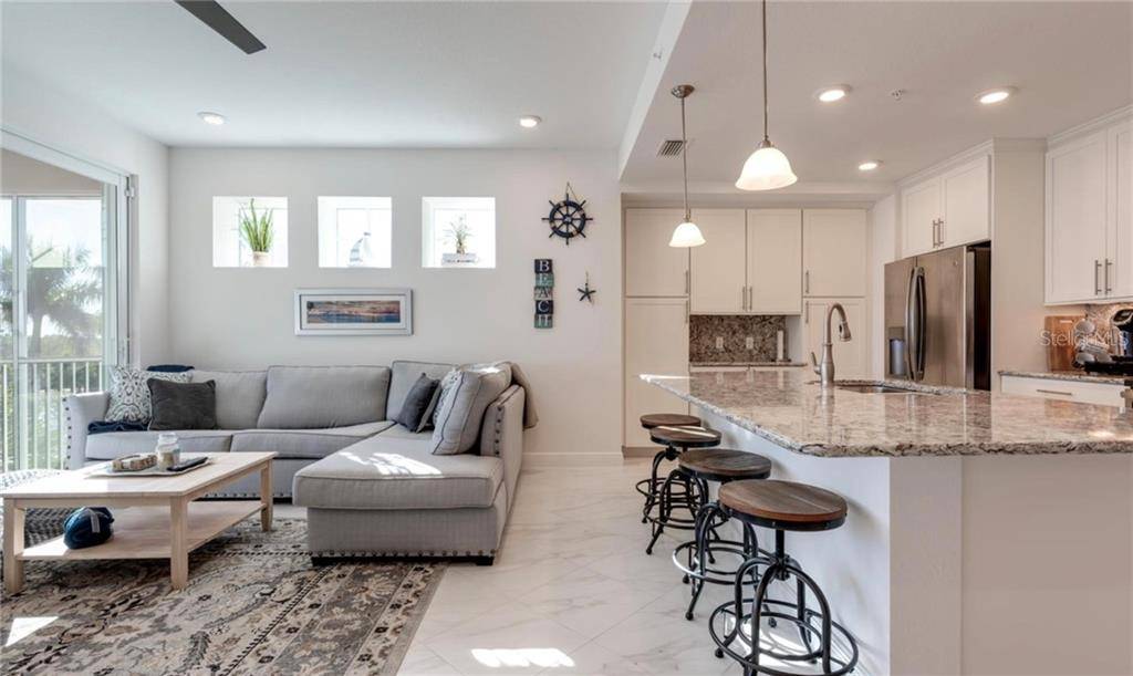 395 ARUBA CIR #203, Bradenton, FL 34209
