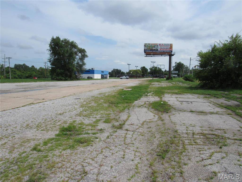 560 Lewis and Clark BLVD, East Alton, IL 62024