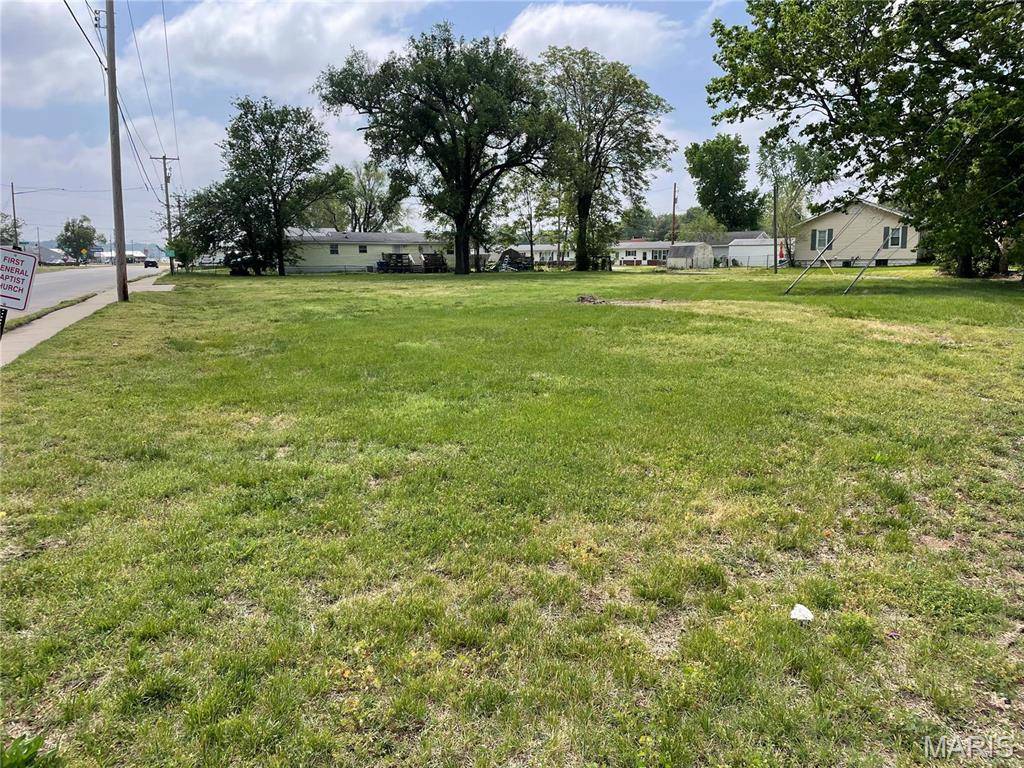 1300 E Edwardsville RD, Wood River, IL 62095