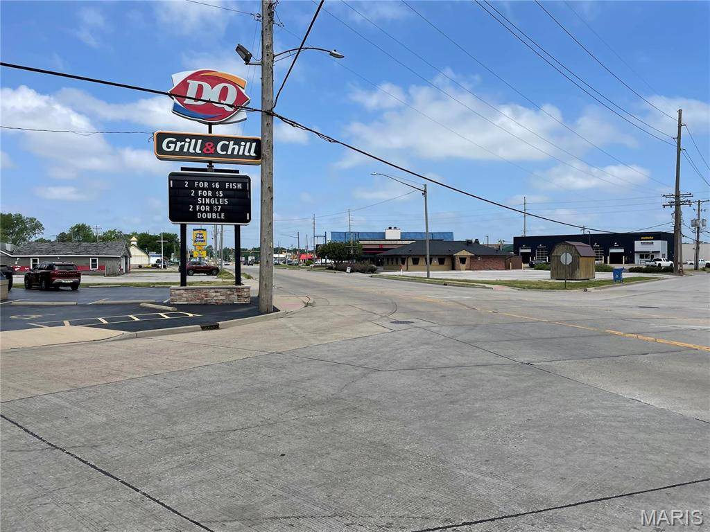 1300 E Edwardsville RD, Wood River, IL 62095