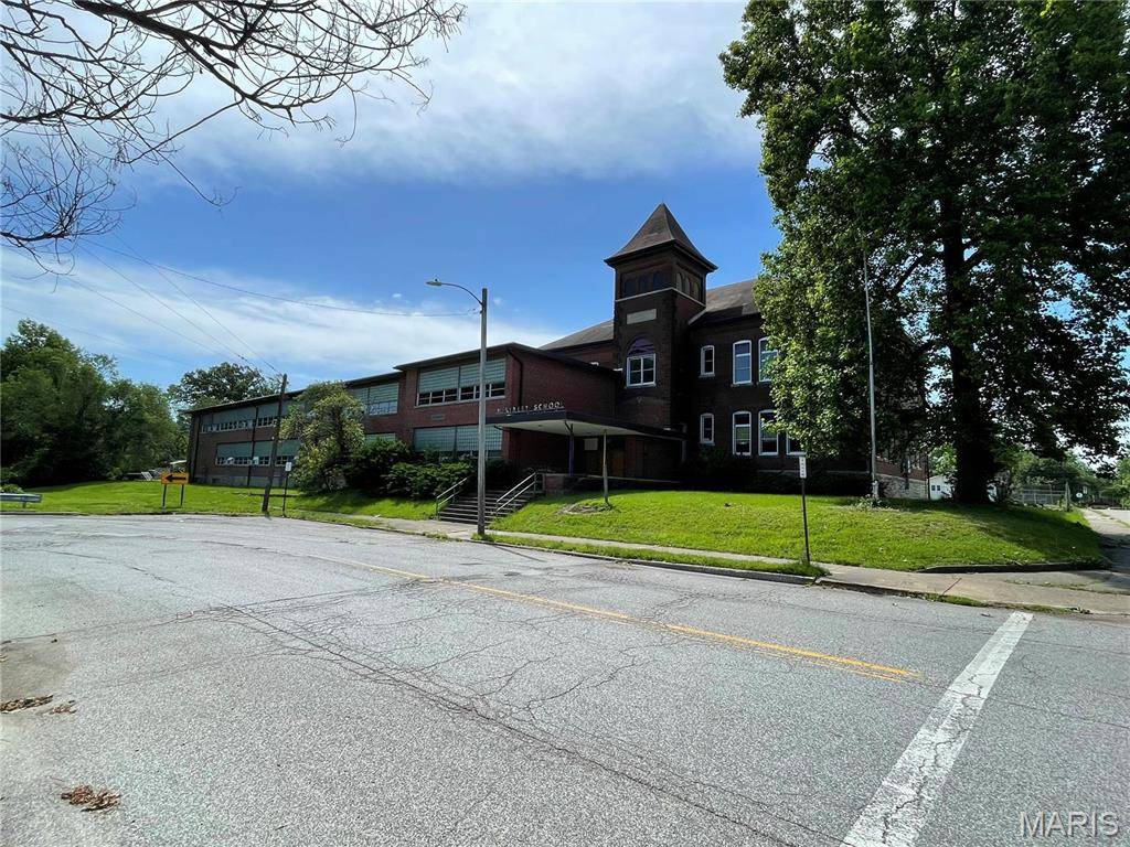 121 W Elm ST, Alton, IL 62002