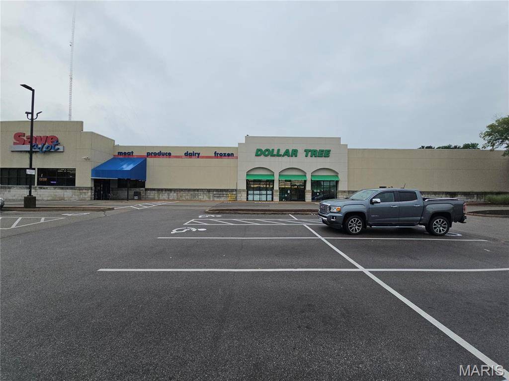 3661 Reavis Barracks RD, St Louis, MO 63125
