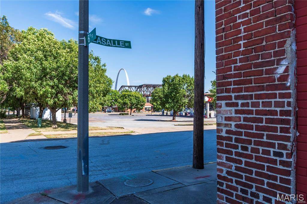 1100 S 6th ST, St Louis, MO 63104