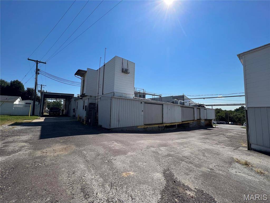 1915 State St, Chester, IL 62233