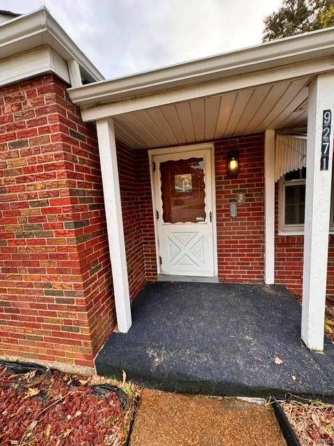 9271 Dell CT, Bellefontaine Nghbrs, MO 63137