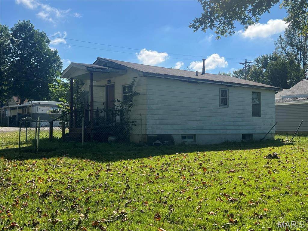 225 Lakeside AVE, East Alton, IL 62024