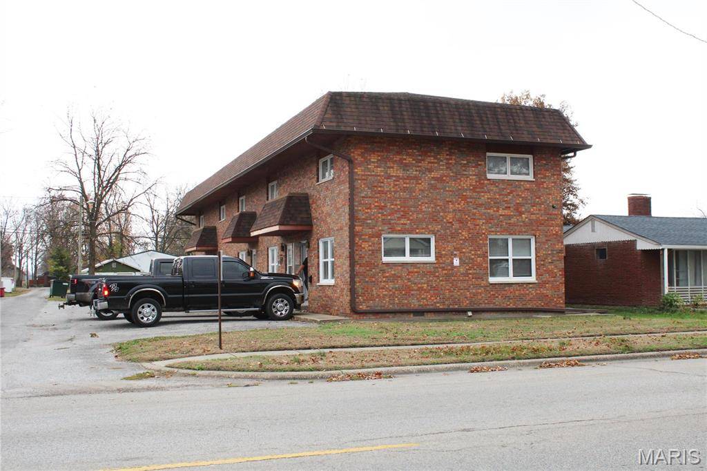 419 W Main St, Duquoin, IL 62832