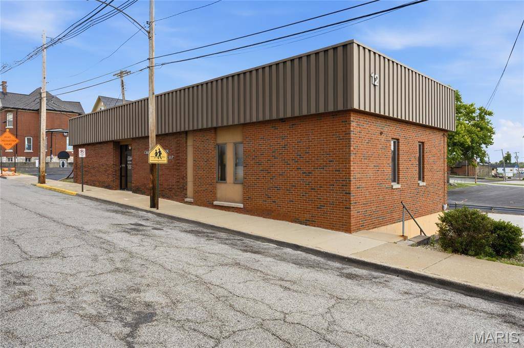 12 W Lincoln ST, Belleville, IL 62220