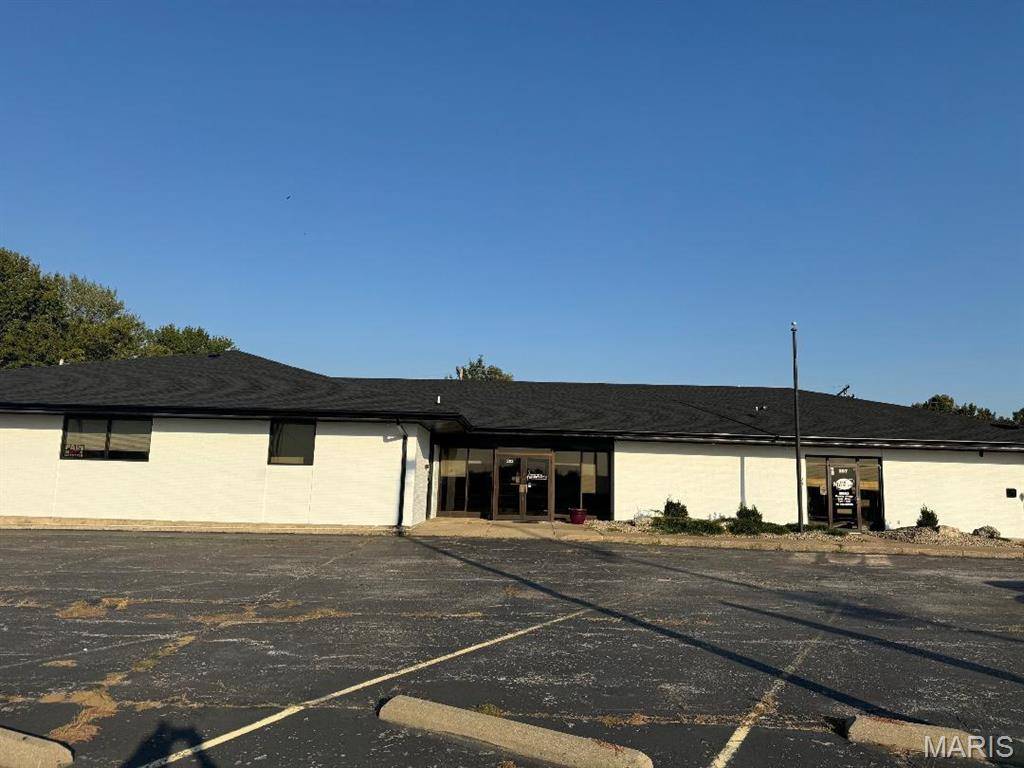 203 S 6th ST, Wood River, IL 62095