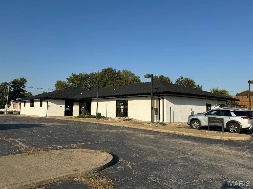 203 S 6th ST, Wood River, IL 62095