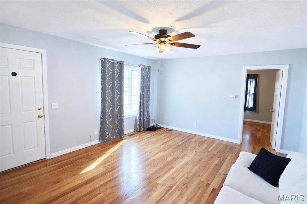 717 N 5th ST, Elsberry, MO 63343