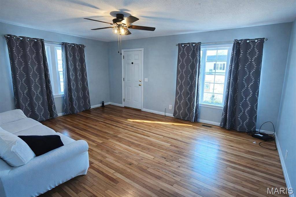 717 N 5th ST, Elsberry, MO 63343