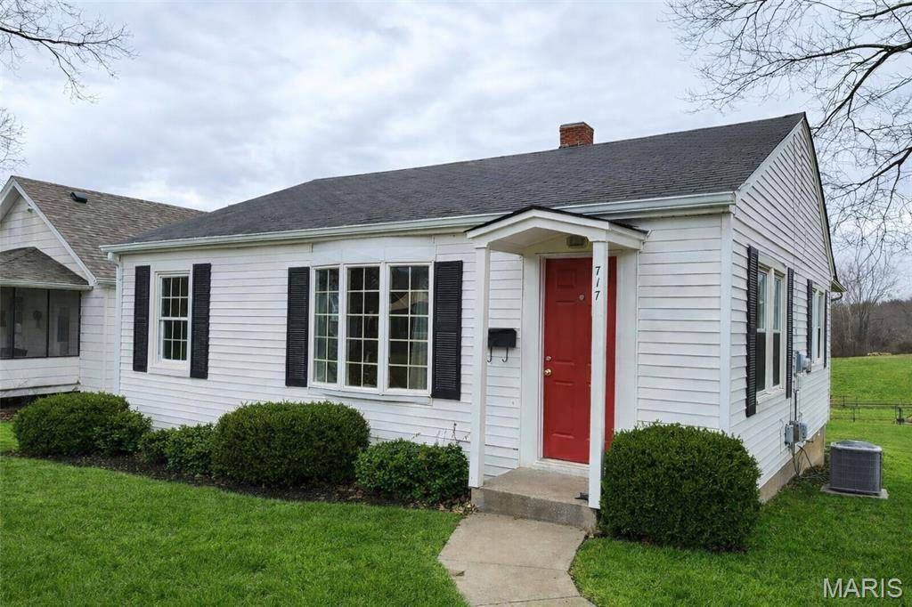 717 N 5th ST, Elsberry, MO 63343