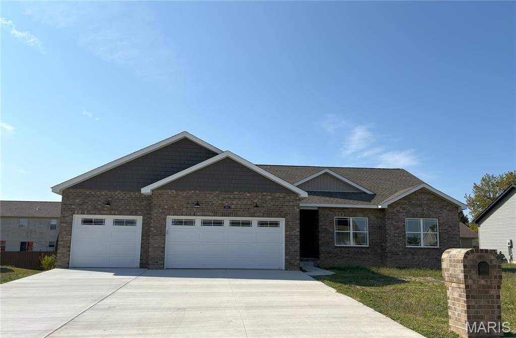 201 Adderly LN, Millstadt, IL 62260