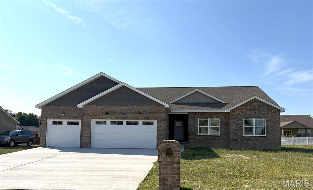 201 Adderly LN, Millstadt, IL 62260